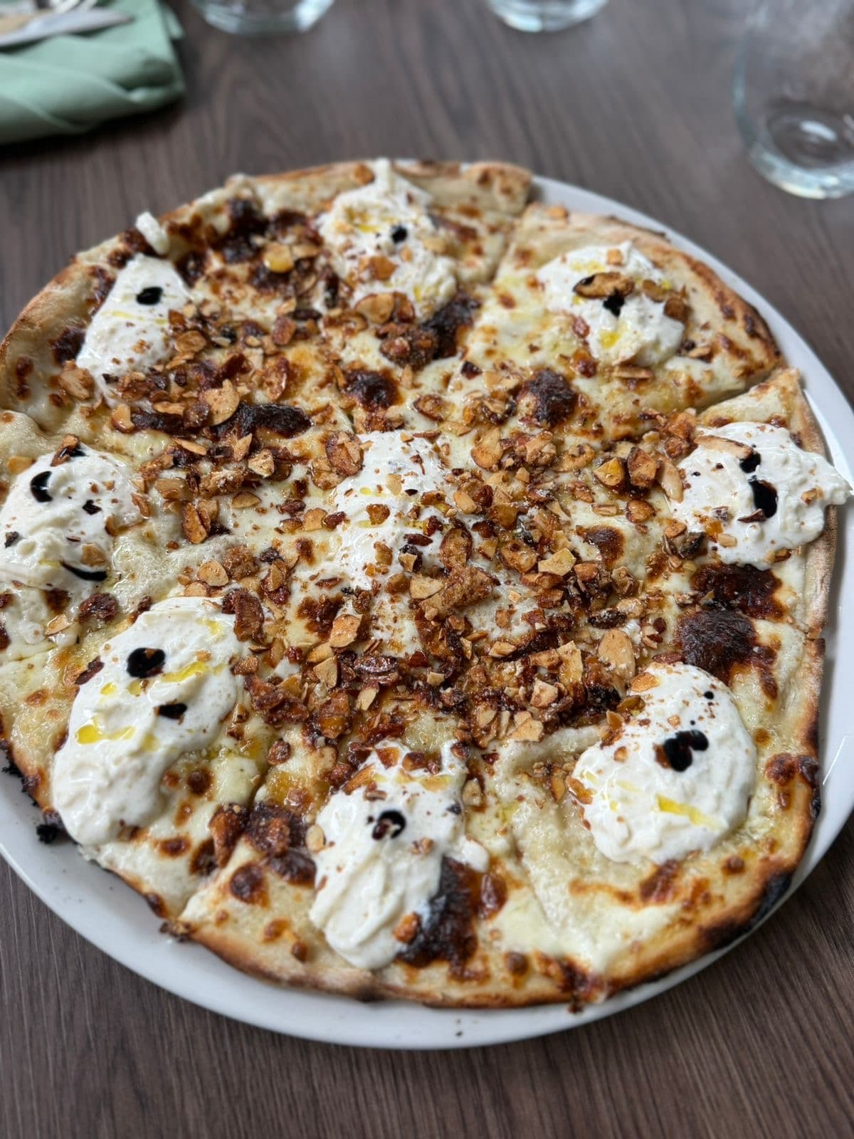 Pizza Bianca y almendras